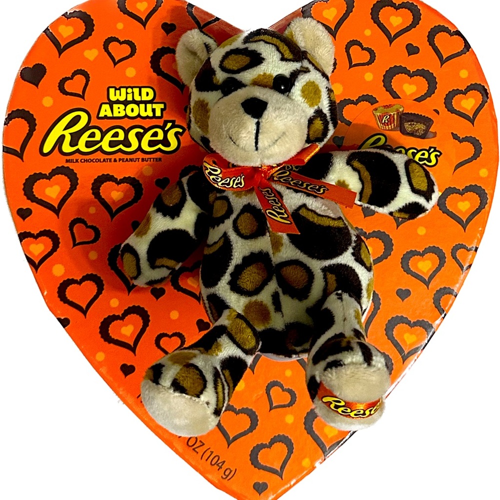 REESES VALENTINE HEART CHOCOLATE BOX W/ PLUSH BEAR COLLECTIBLE GIFT NO CANDY 9”